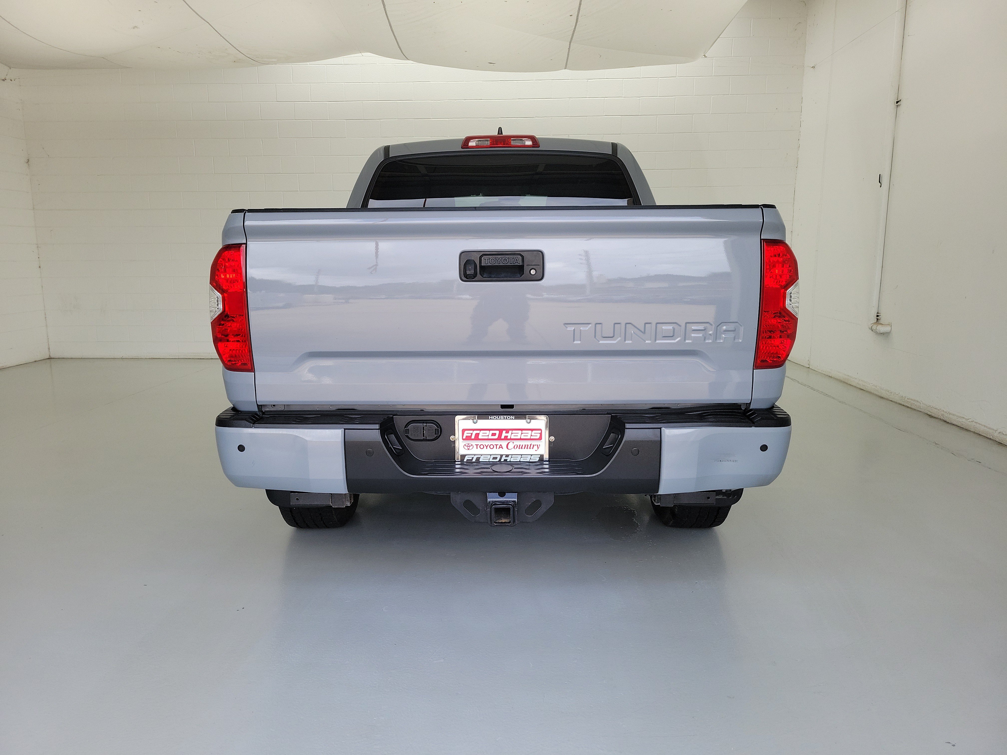 Used 2021 Cement Toyota SR5 image 6