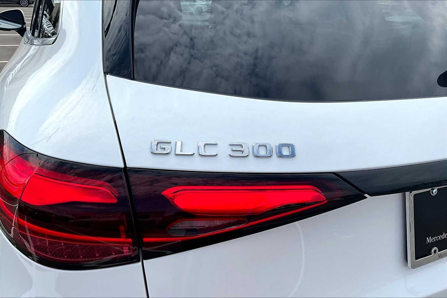 New 2026 Polar White Mercedes-Benz GLC 300 image 15