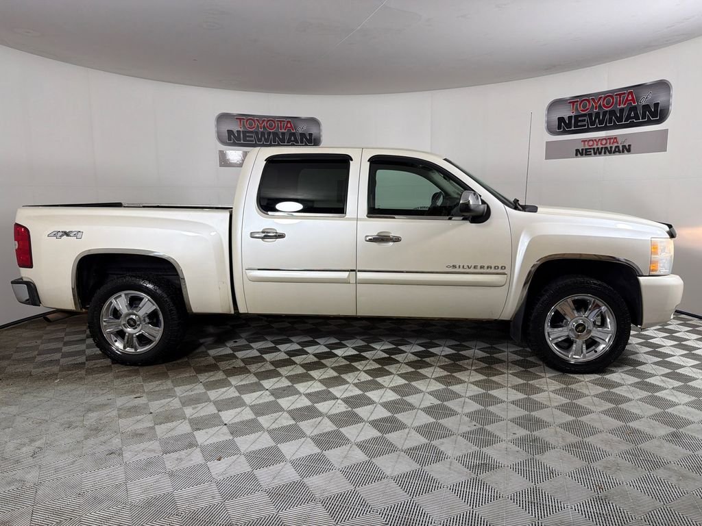 Used 2011 Chevrolet Silverado 1500 LT with VIN 3GCPKSE37BG322690 for sale in Newnan, GA
