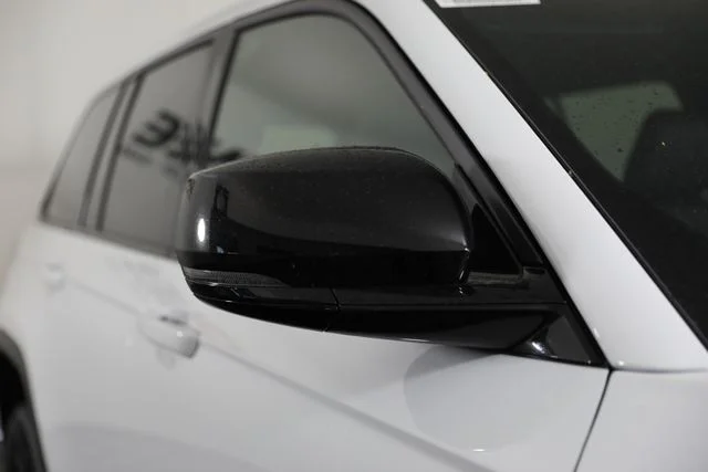 New 2026 Bright White Clear-Coat Exterior Paint Jeep Altitude image 30