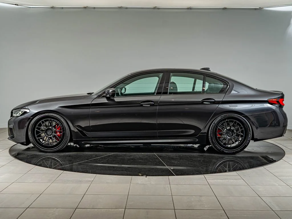 Used 2023 Dark Graphite Metallic BMW 540i image 8
