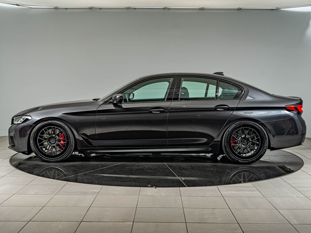 Used 2023 Dark Graphite Metallic BMW 540i image 8
