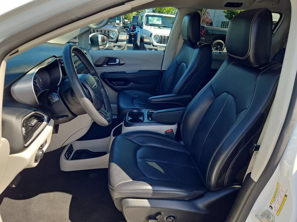Used 2023 White Chrysler Touring L image 21