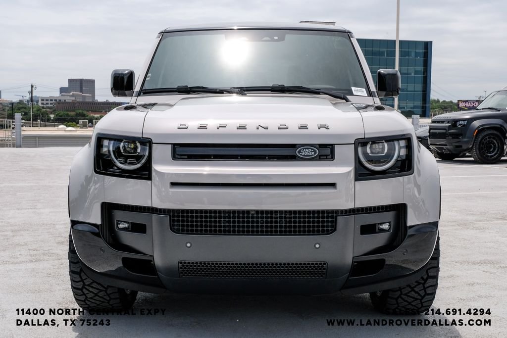 New 2026 Borasco Grey Metallic Land Rover X-Dynamic SE image 3