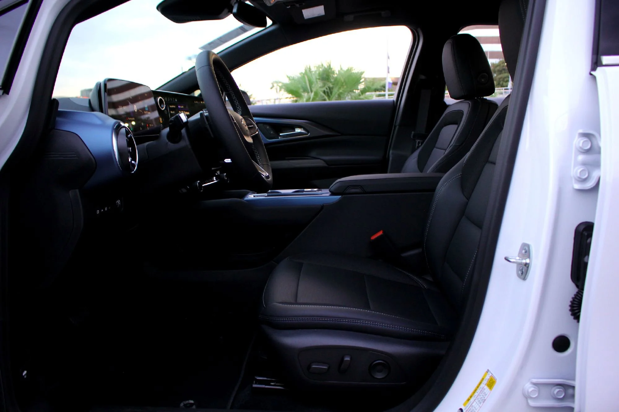 2025 Chevrolet Equinox EV LT - Photo 7