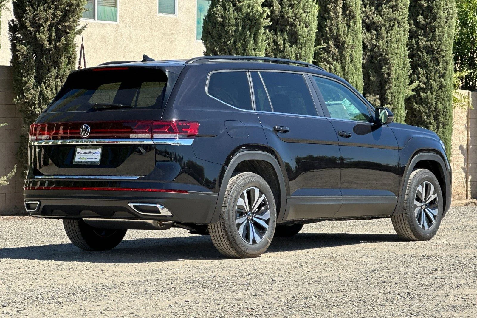 New 2026 Deep Black Pearl Volkswagen 2.0T SE image 4