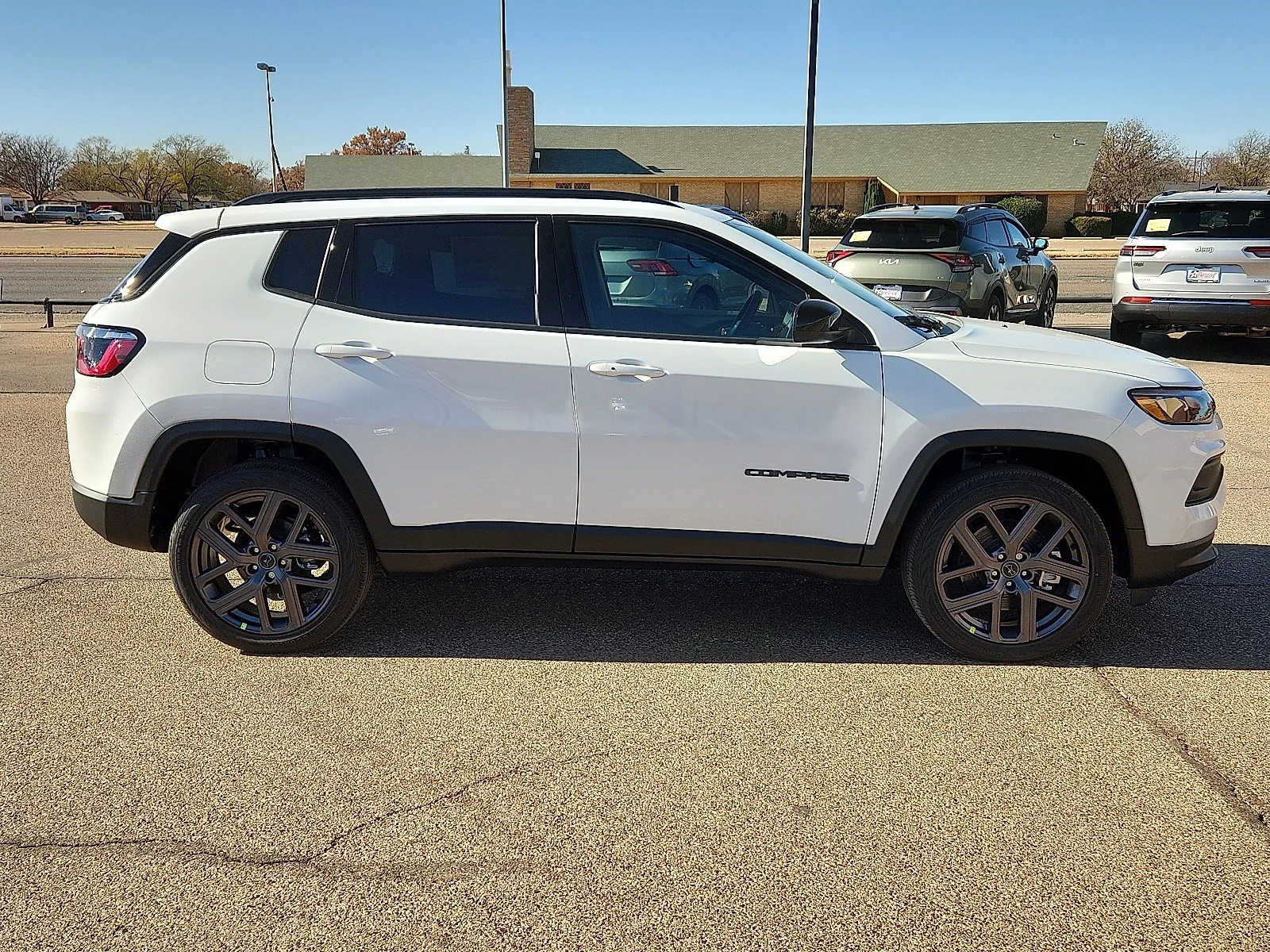 New 2026 PW7 Bright Whit Jeep LATITUDE ALTITUDE 4X4 image 5