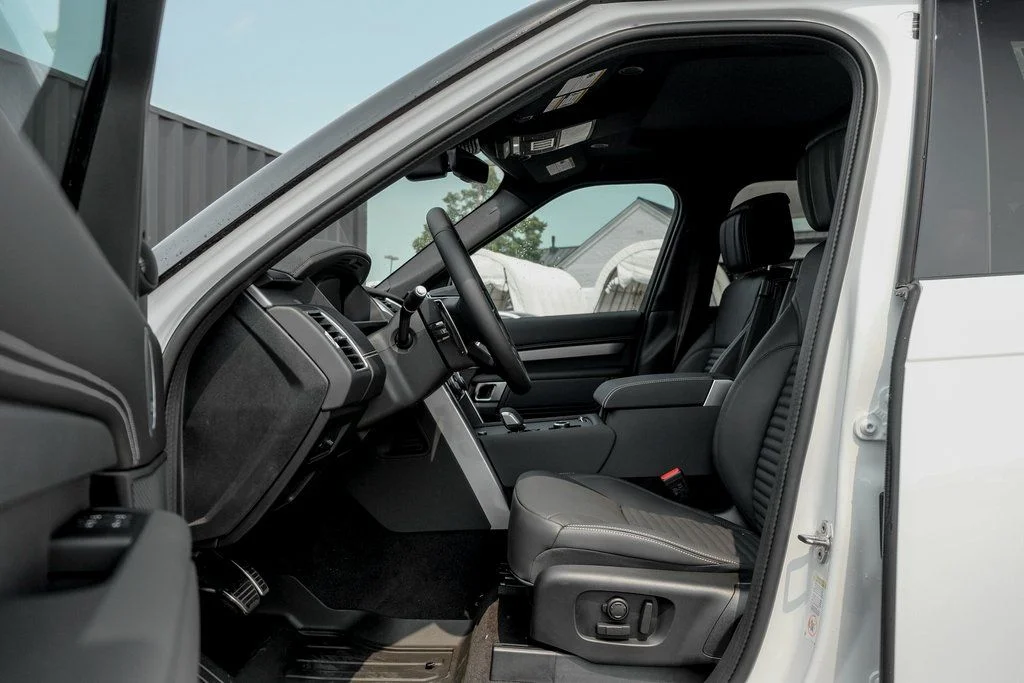 Certified Used 2025 Fuji White Land Rover Dynamic SE image 9