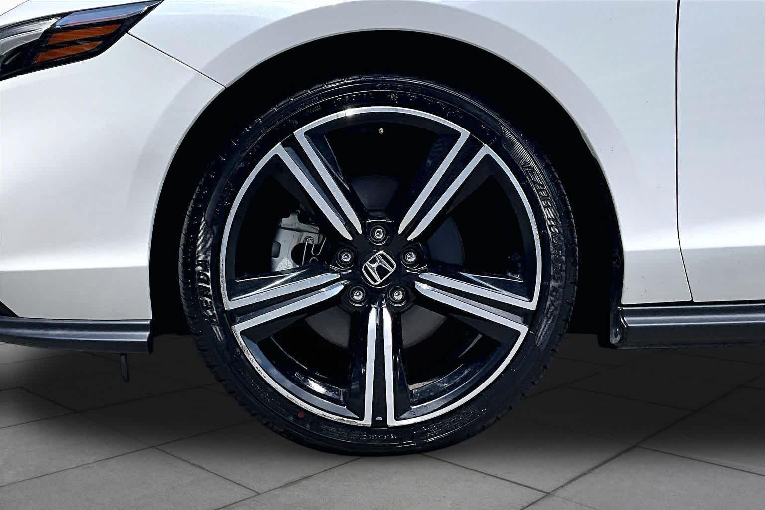 Used 2023 Platinum White Pearl Honda Sport image 20