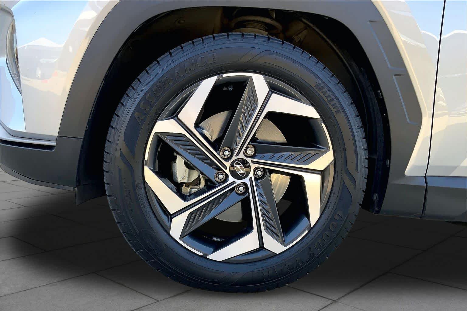 Used 2022 Shimmering Silver Hyundai SEL image 10