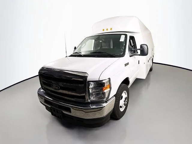 New 2026 Oxford White Ford E-350 SRW image 30