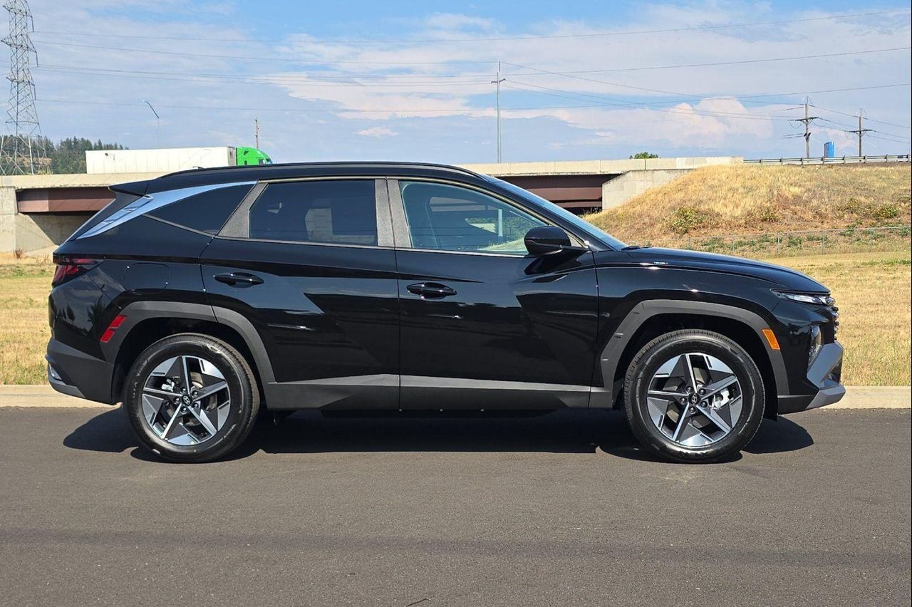 New 2026 Black Hyundai SEL image 2