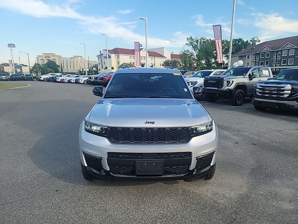 Used 2025 Silver Jeep Limited image 2