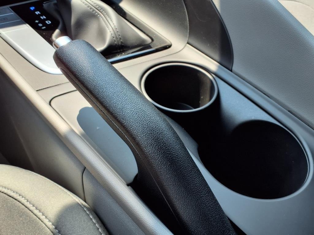 2025 Hyundai Elantra SE - Photo 19