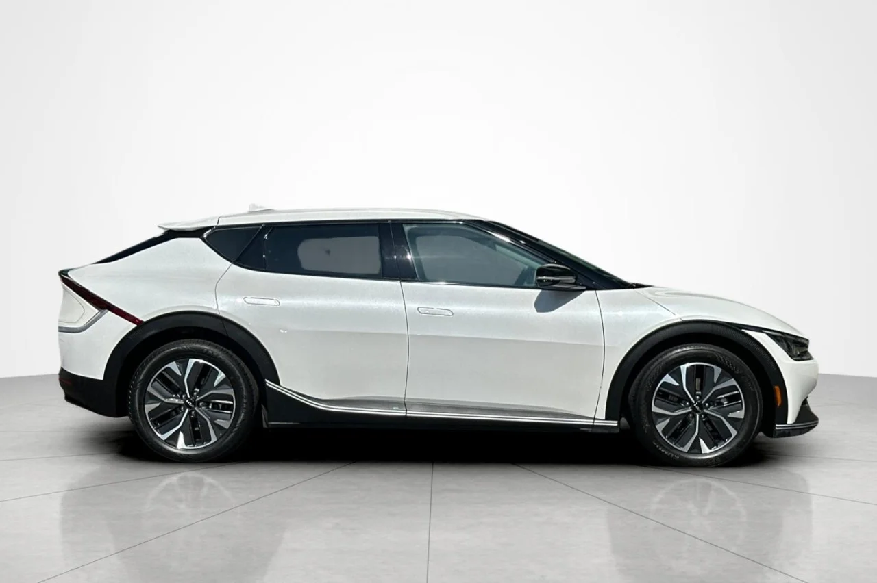 Used 2023 WHITE Kia Light image 6