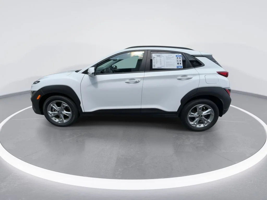 Used 2023 White Hyundai SEL image 5