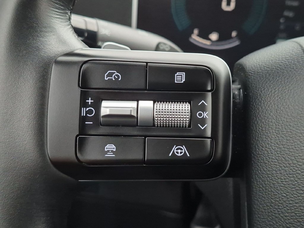 Used 2024 Silver Hyundai SEL image 14