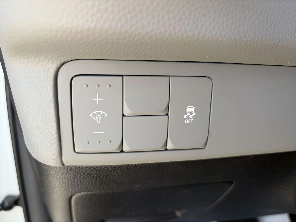 Used 2018 White Kia Base image 24