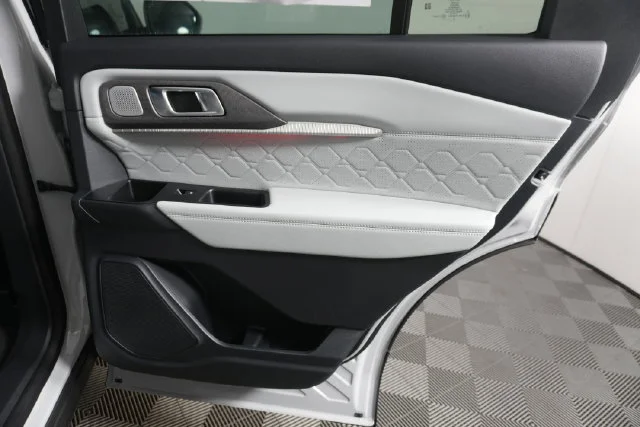 New 2027 Avalanche Gray Ford Platinum™ image 33