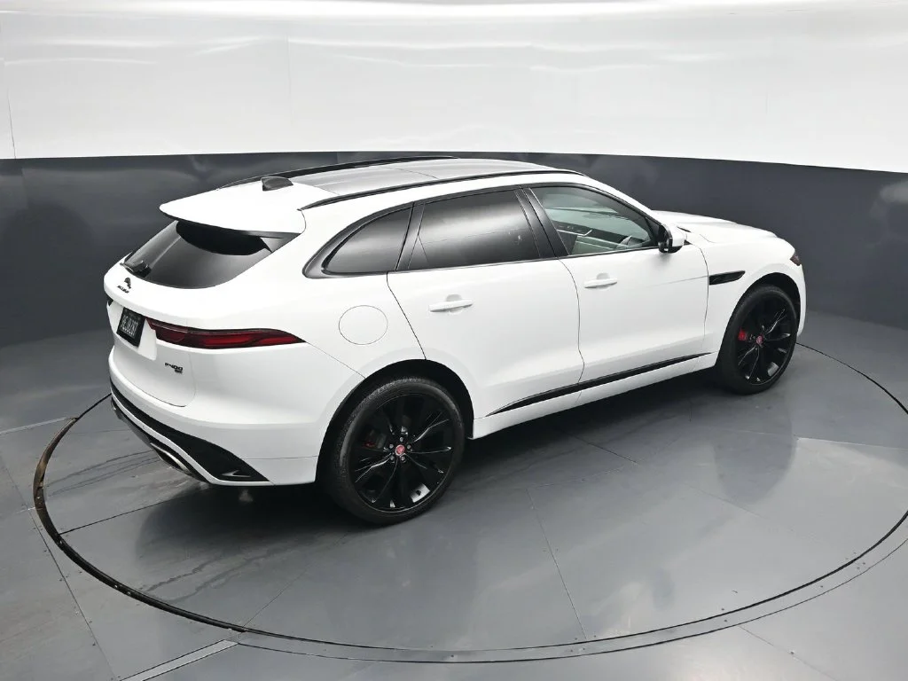 Used 2023  Jaguar P400 R-Dynamic S image 36