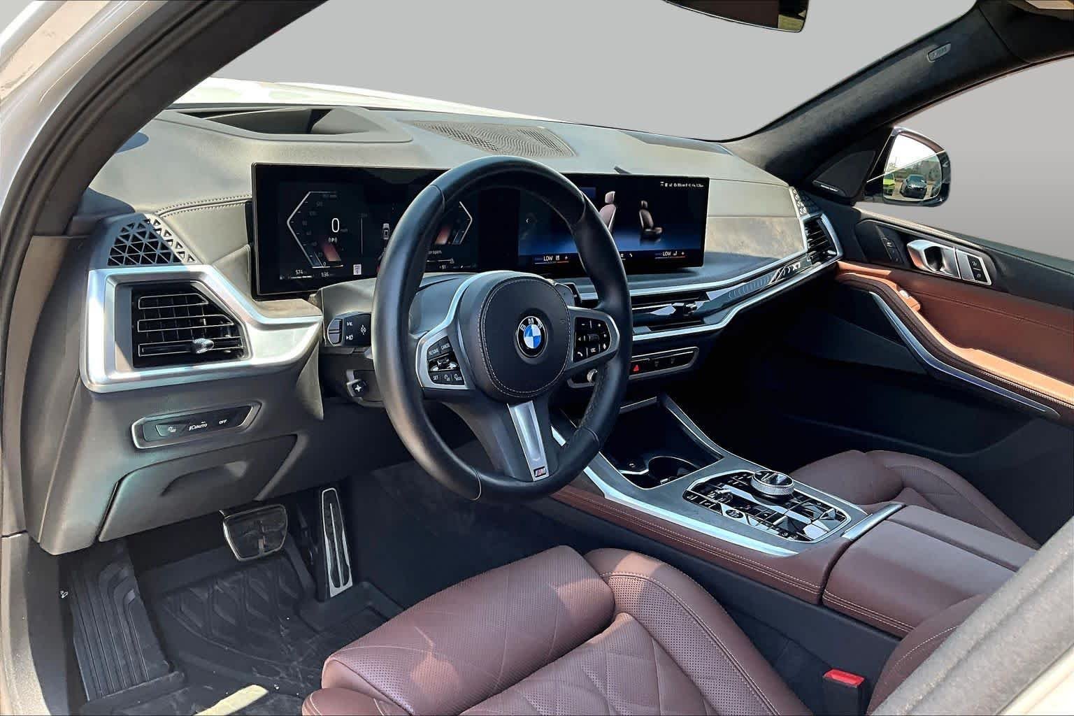 Used 2025 Mineral White Metallic BMW xDrive40i image 15