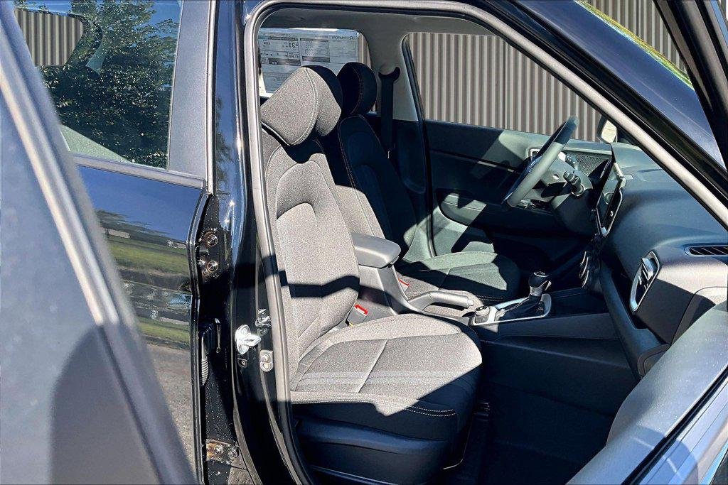 New 2026 Onyx Black Hyundai SEL image 9