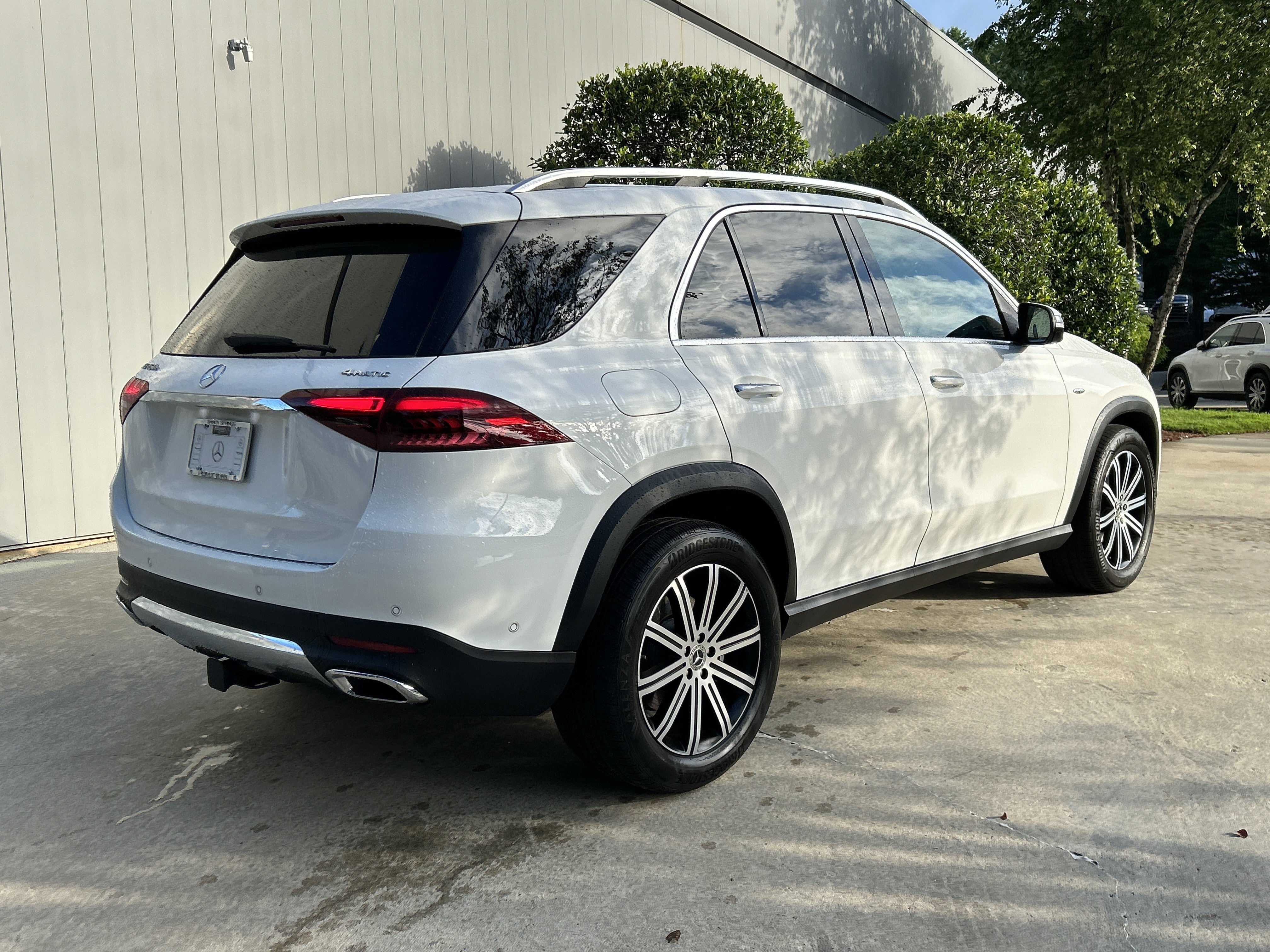Certified Used 2025 Polar White Mercedes-Benz GLE 450e 4MATIC® SUV image 17
