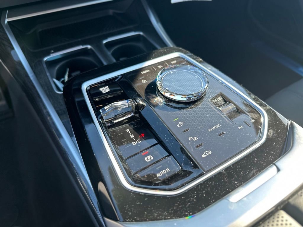New 2026 Tanzanite Blue II Metallic BMW 760i xDrive image 33