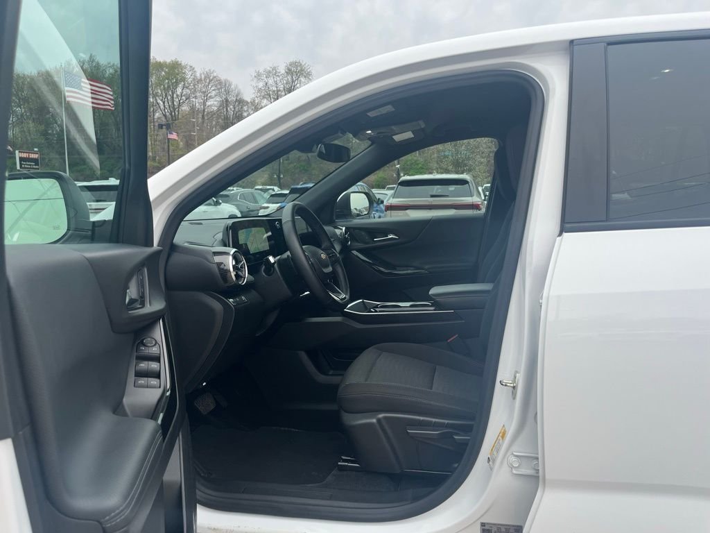 Used 2025 Summit White Chevrolet LT image 19