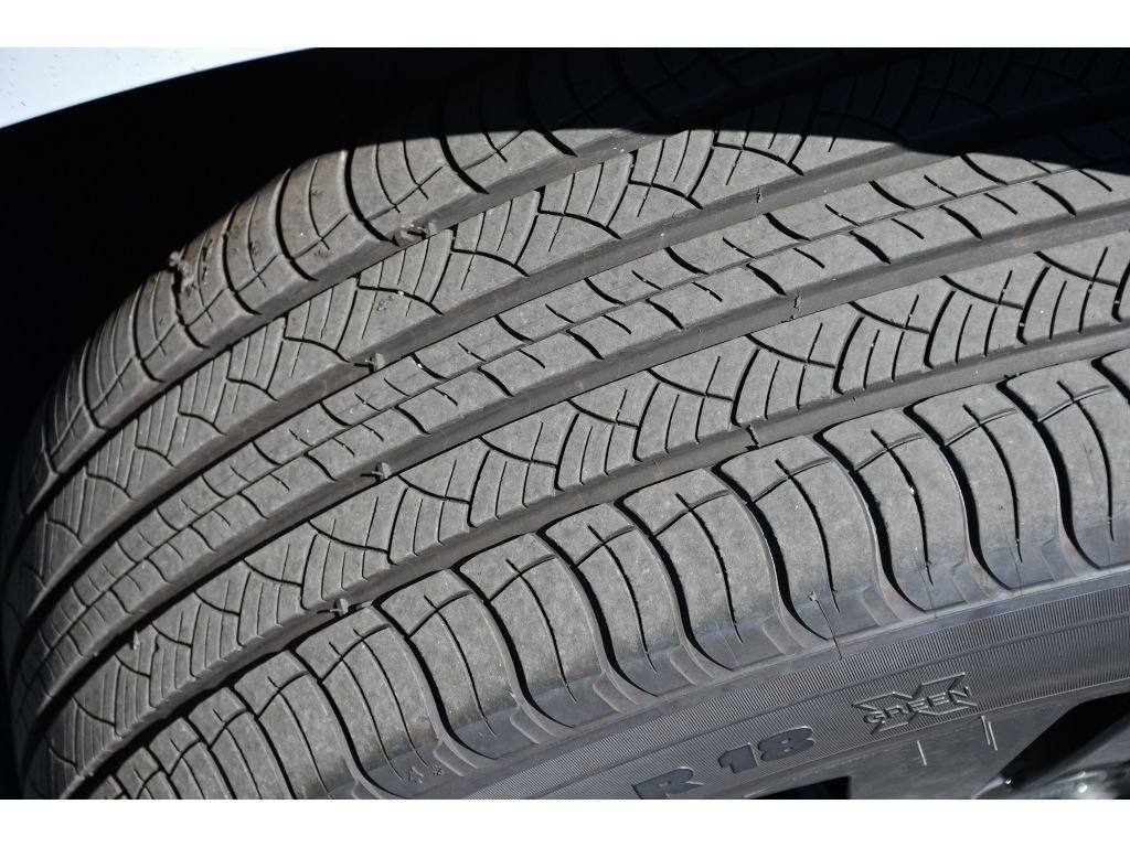 Used 2023 Fuji White Land Rover S image 12