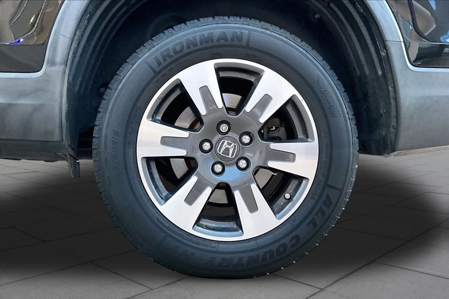 Used 2017 Crystal Black Pearl Honda RTL-E image 11