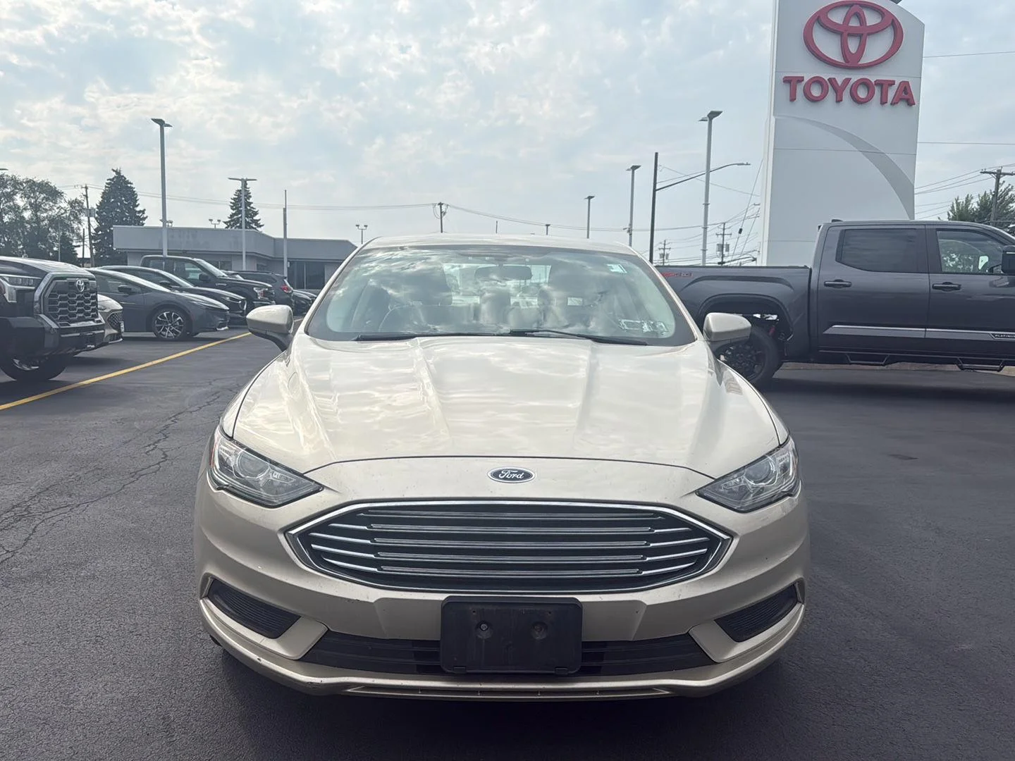 Used 2017 White Gold Ford SE image 2