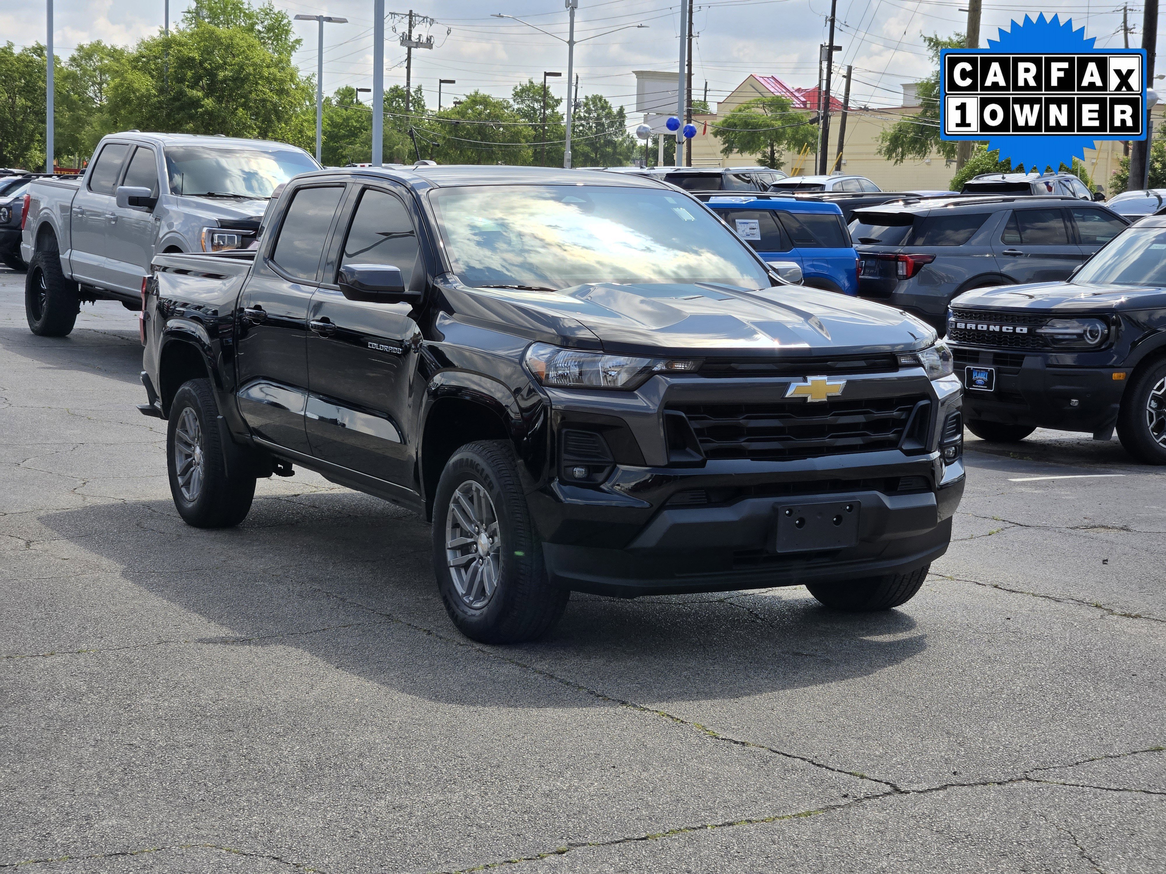 Used 2023 Black Chevrolet LT image 3
