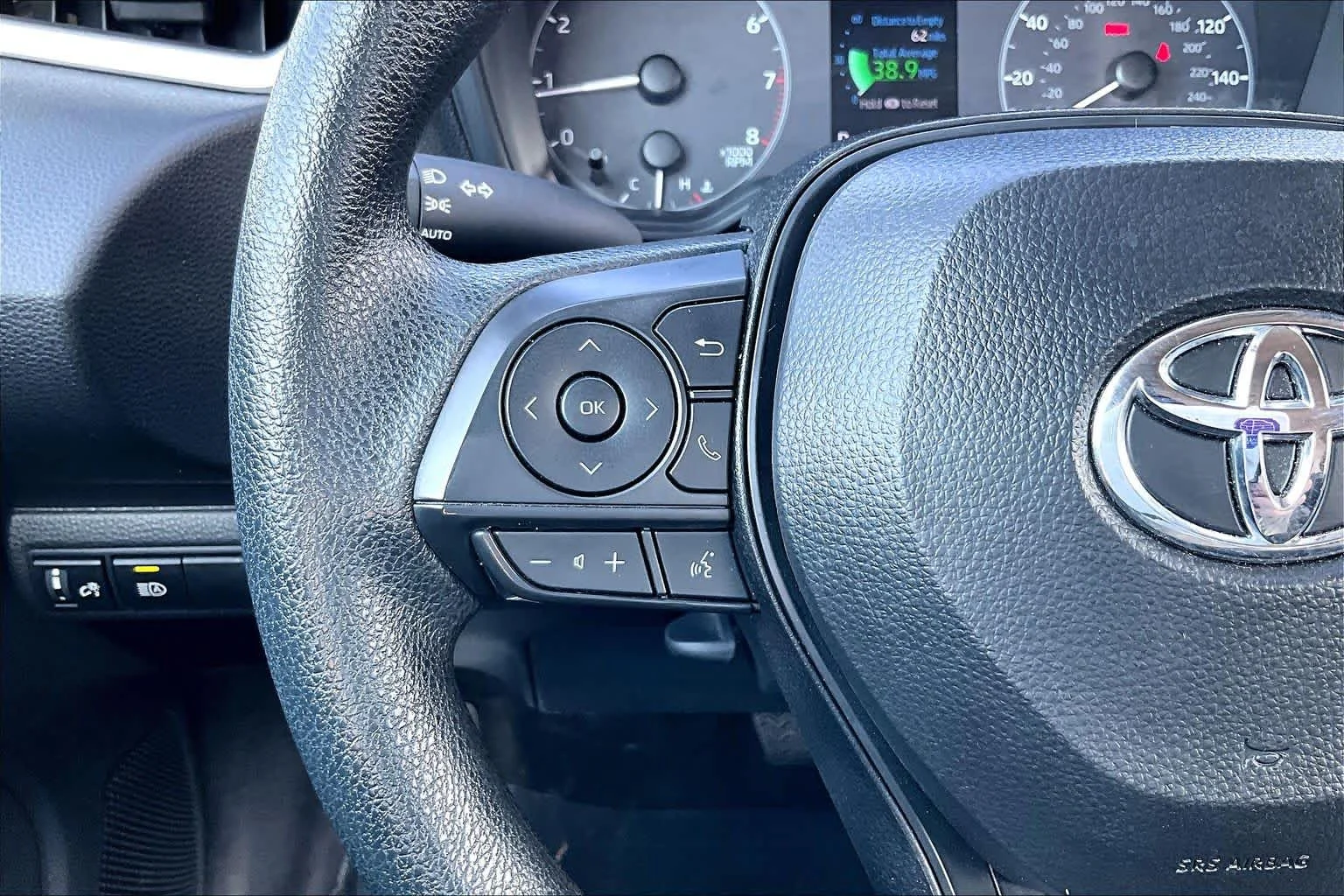Used 2025 Wind Chill Pearl Toyota LE image 24