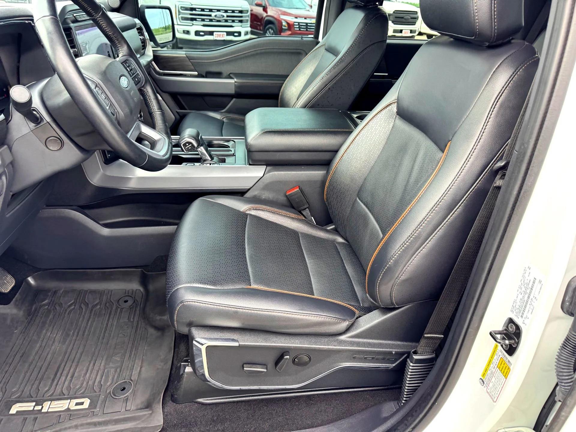 Used 2024  Ford Lariat image 11