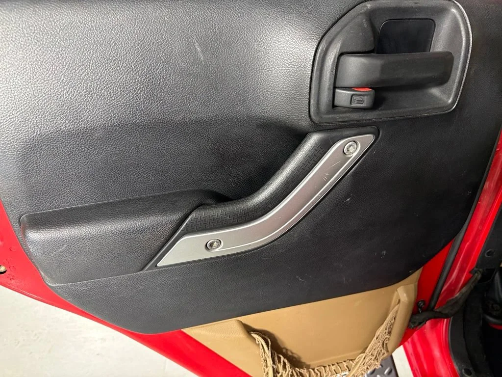 Used 2013 Red Jeep Sahara image 40