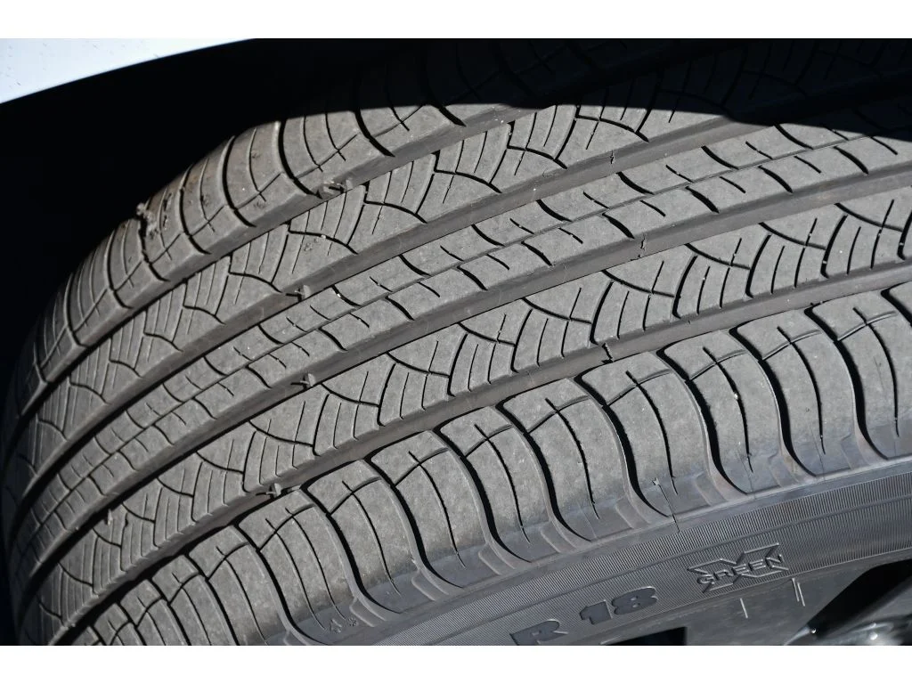 Used 2023 Fuji White Land Rover S image 12