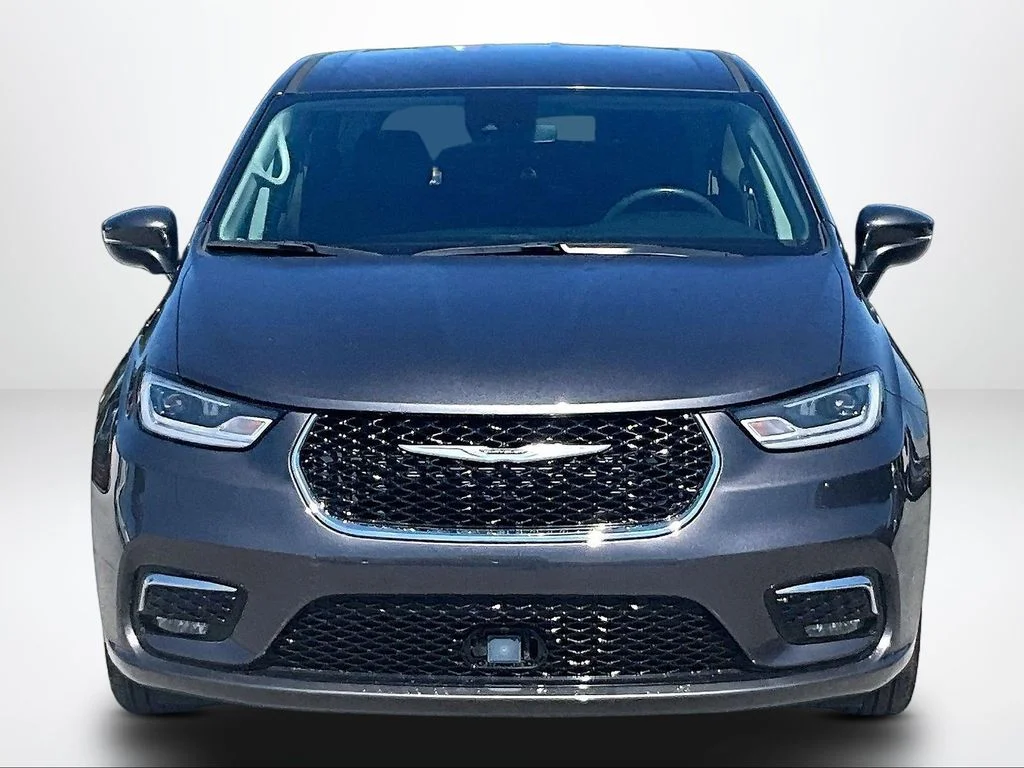 Used 2023 Gray Chrysler Touring L image 4