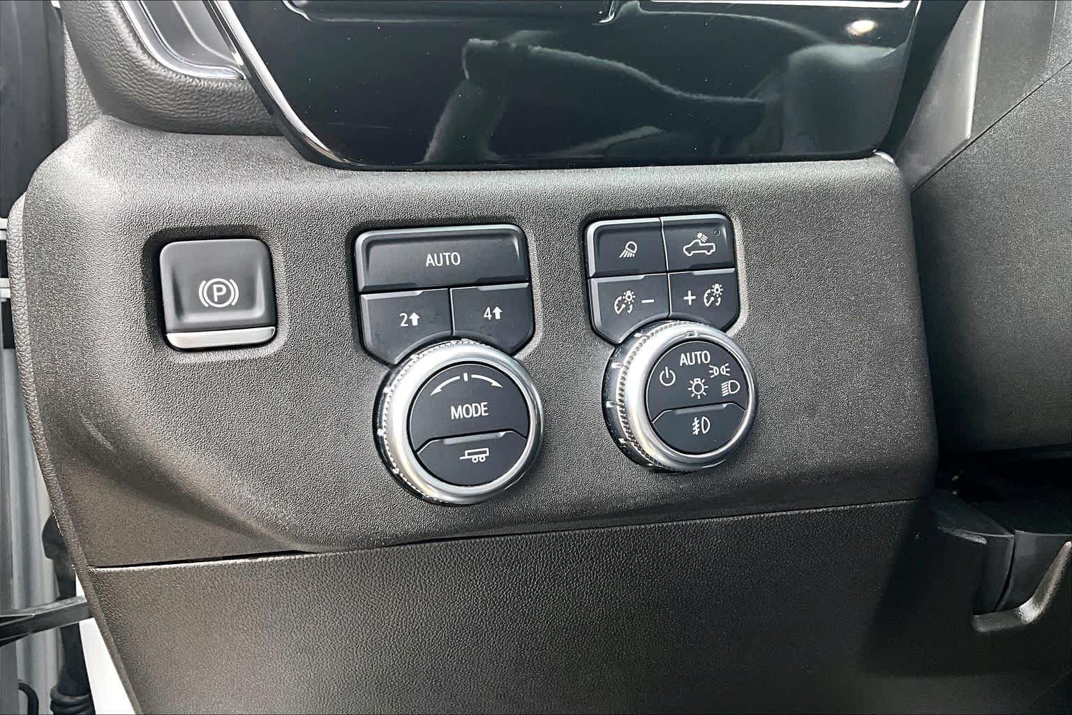 Used 2023 Sterling Metallic GMC AT4X image 36