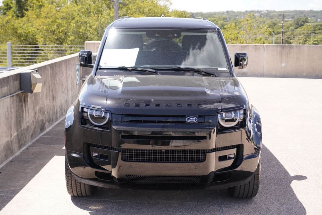 Used 2026 Black Land Rover X-Dynamic SE image 4