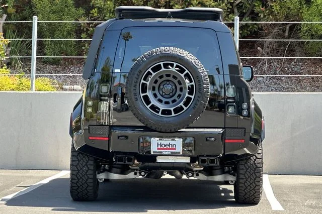 New 2026 Narvik Black Land Rover  image 4