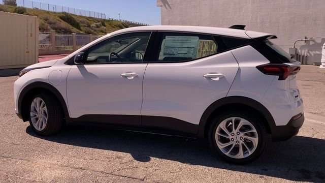 2027 Chevrolet Bolt LT - Photo 6