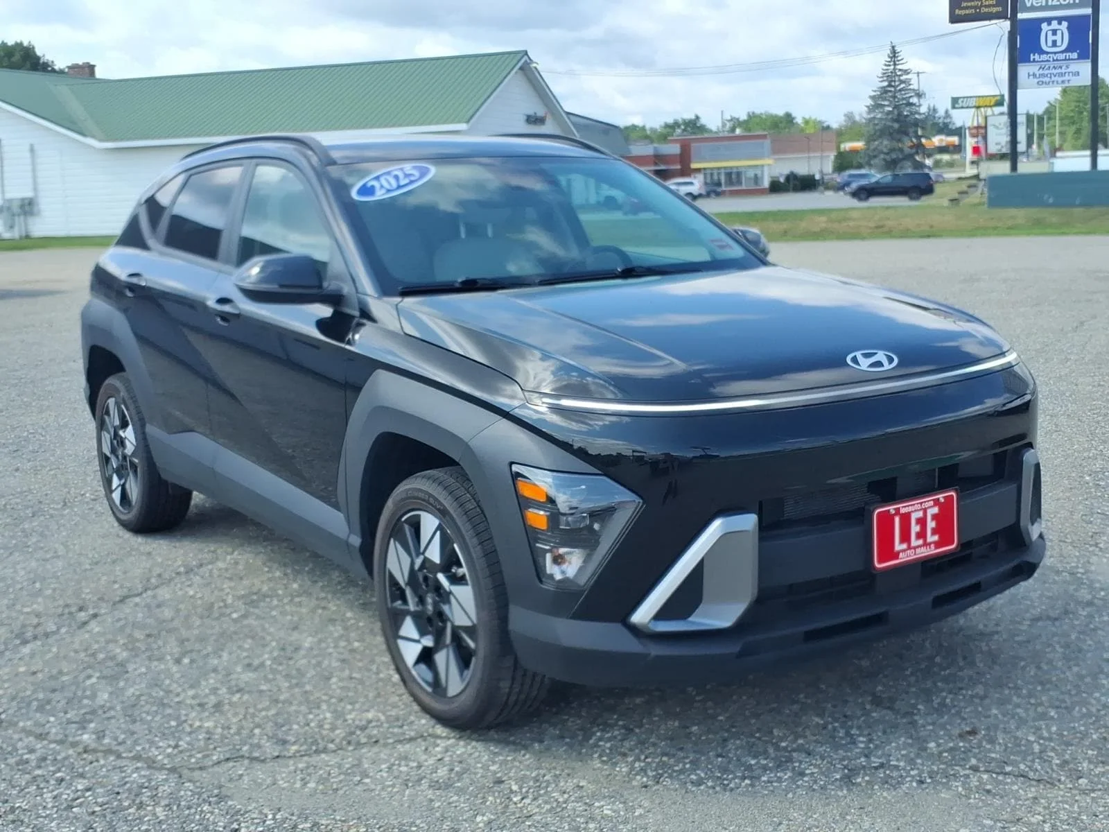 Used 2025 Abyss Black Hyundai SEL image 3