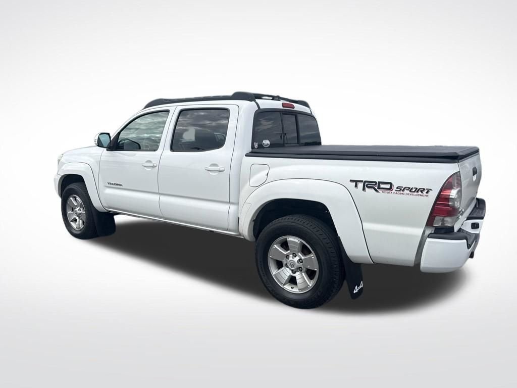 Used 2015 Super White Toyota Base image 3