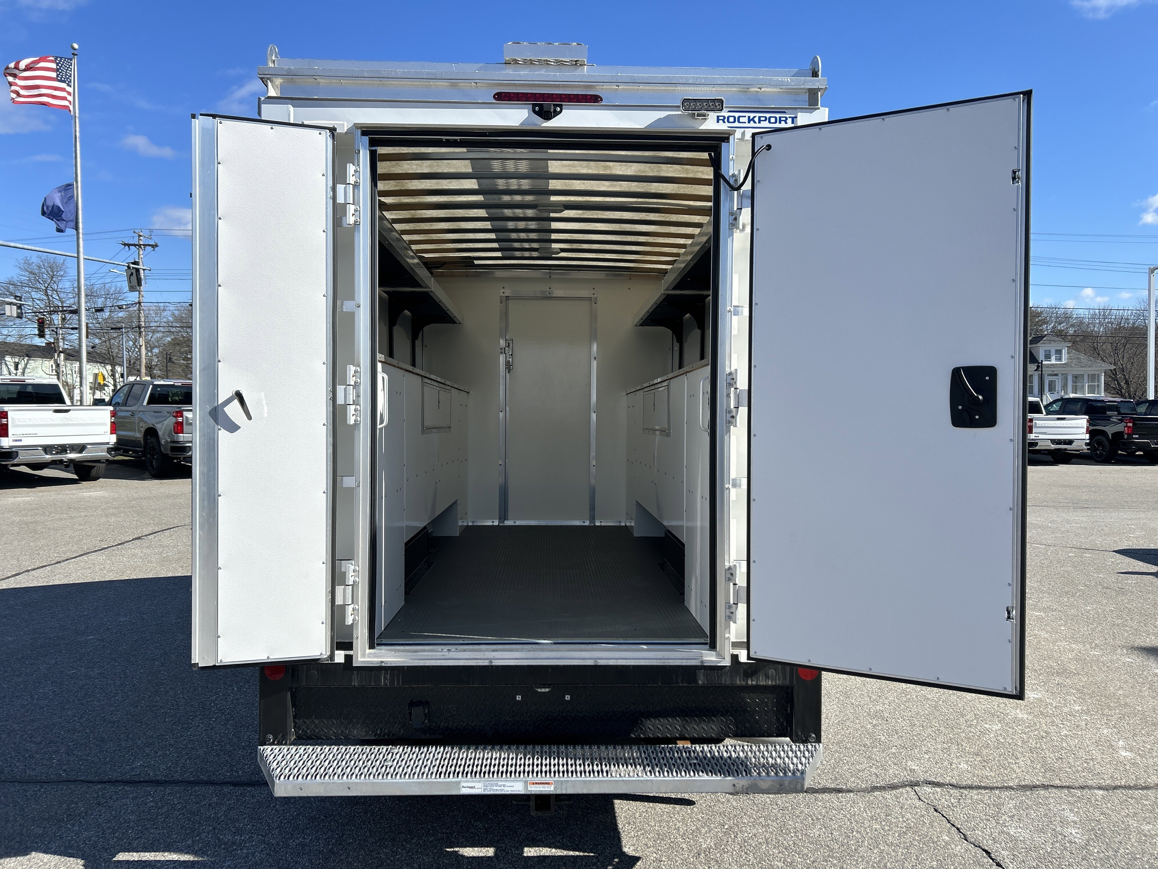 New 2026 Summit White Chevrolet 1WT image 8