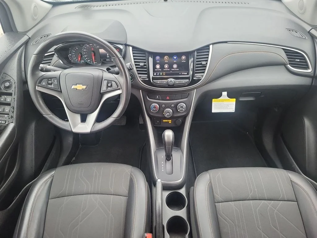 Used 2022 Silver Ice Metallic Chevrolet LT image 25