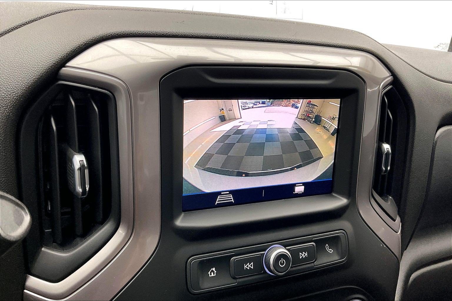 Used 2022 SILVER ICE METALLIC Chevrolet Custom image 23