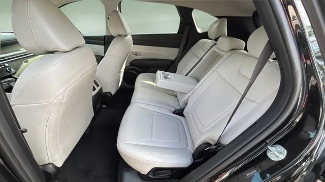 Used 2025 Black Hyundai SEL Convenience image 20
