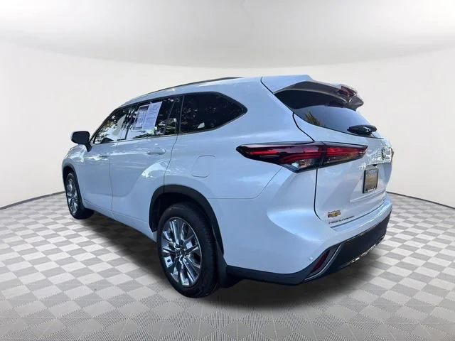 Used 2024 Off-white Toyota Limited image 7