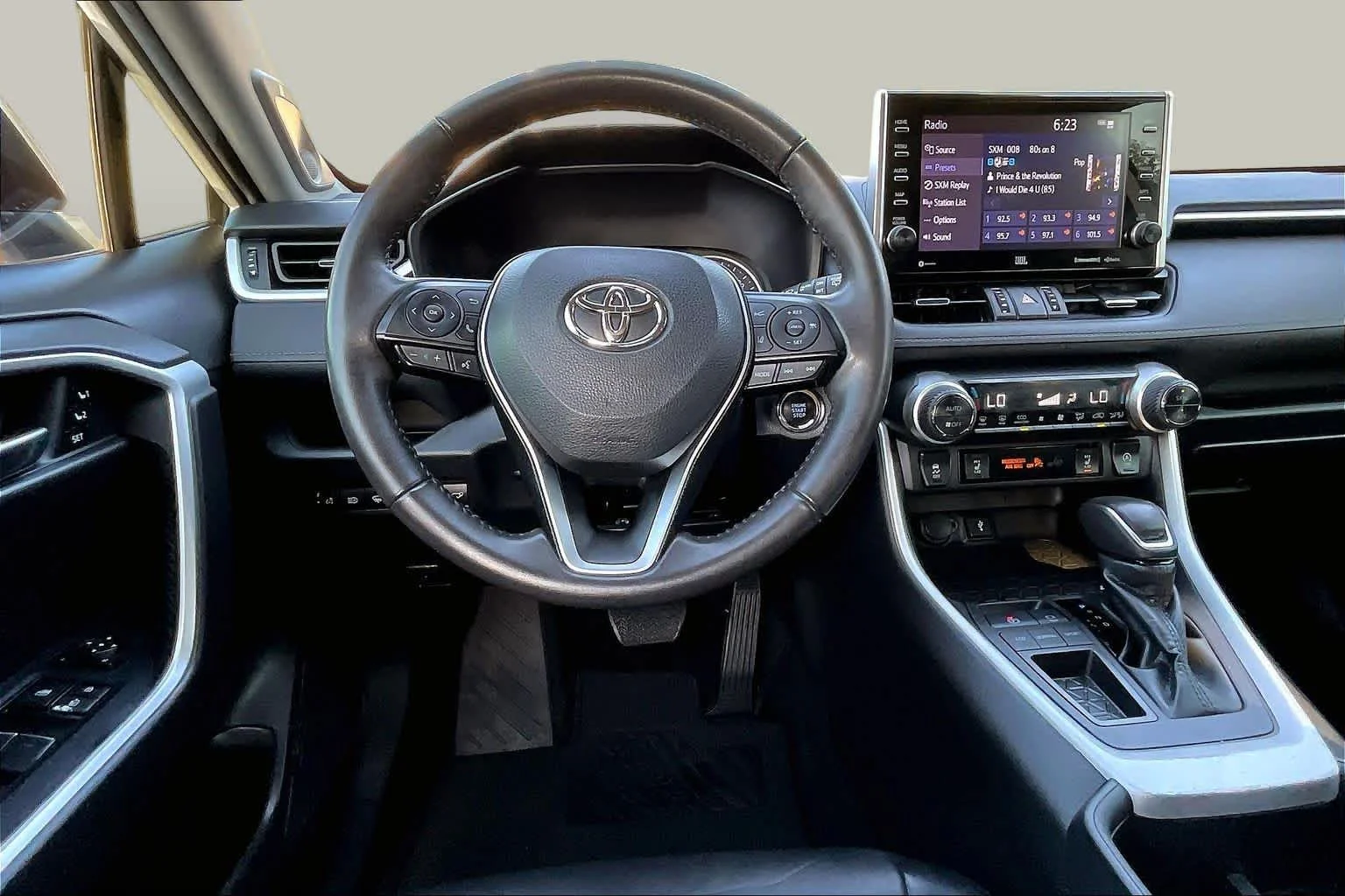 Used 2022 Blizzard Pearl Toyota XLE Premium image 6